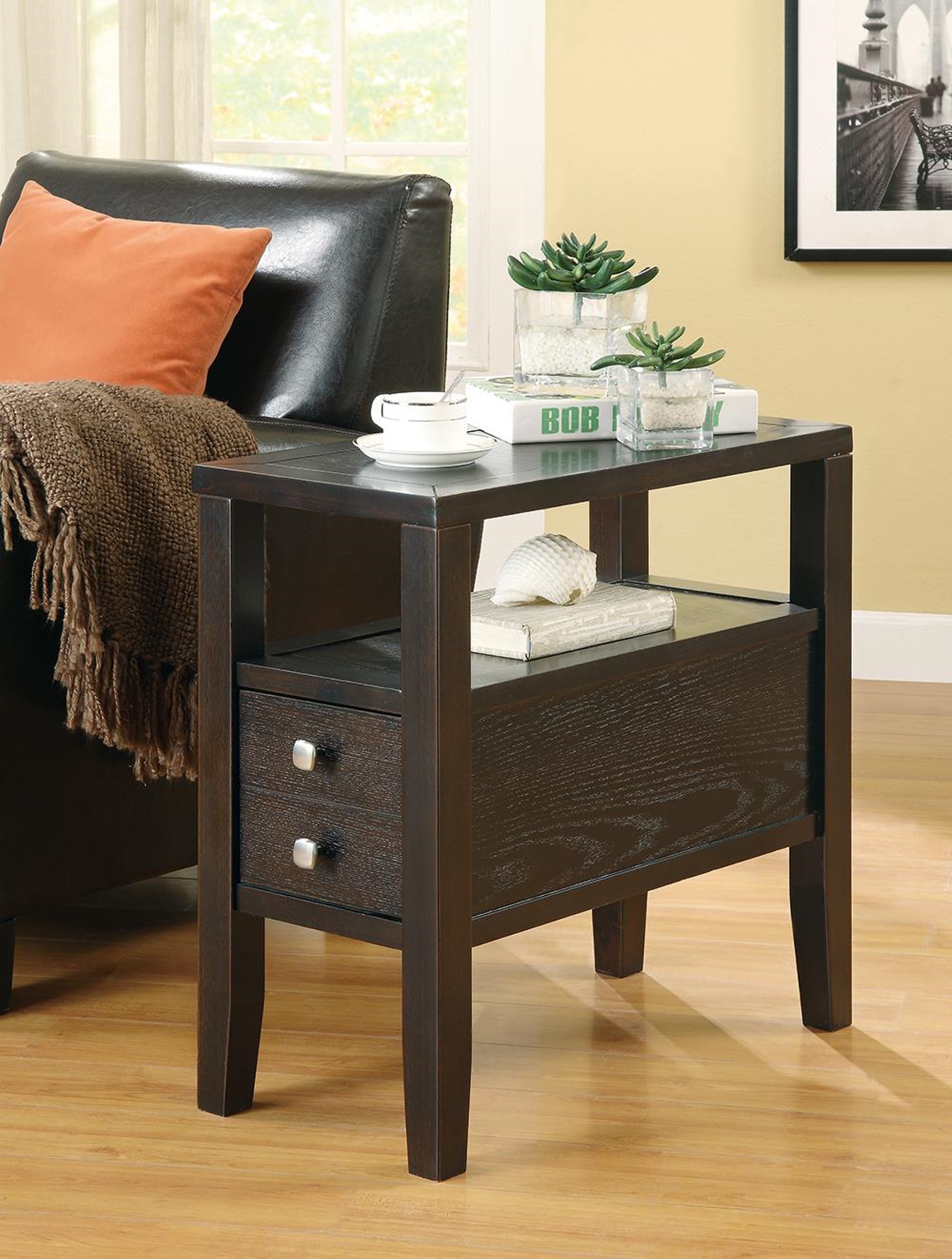 Casual Capp. Chairside Table