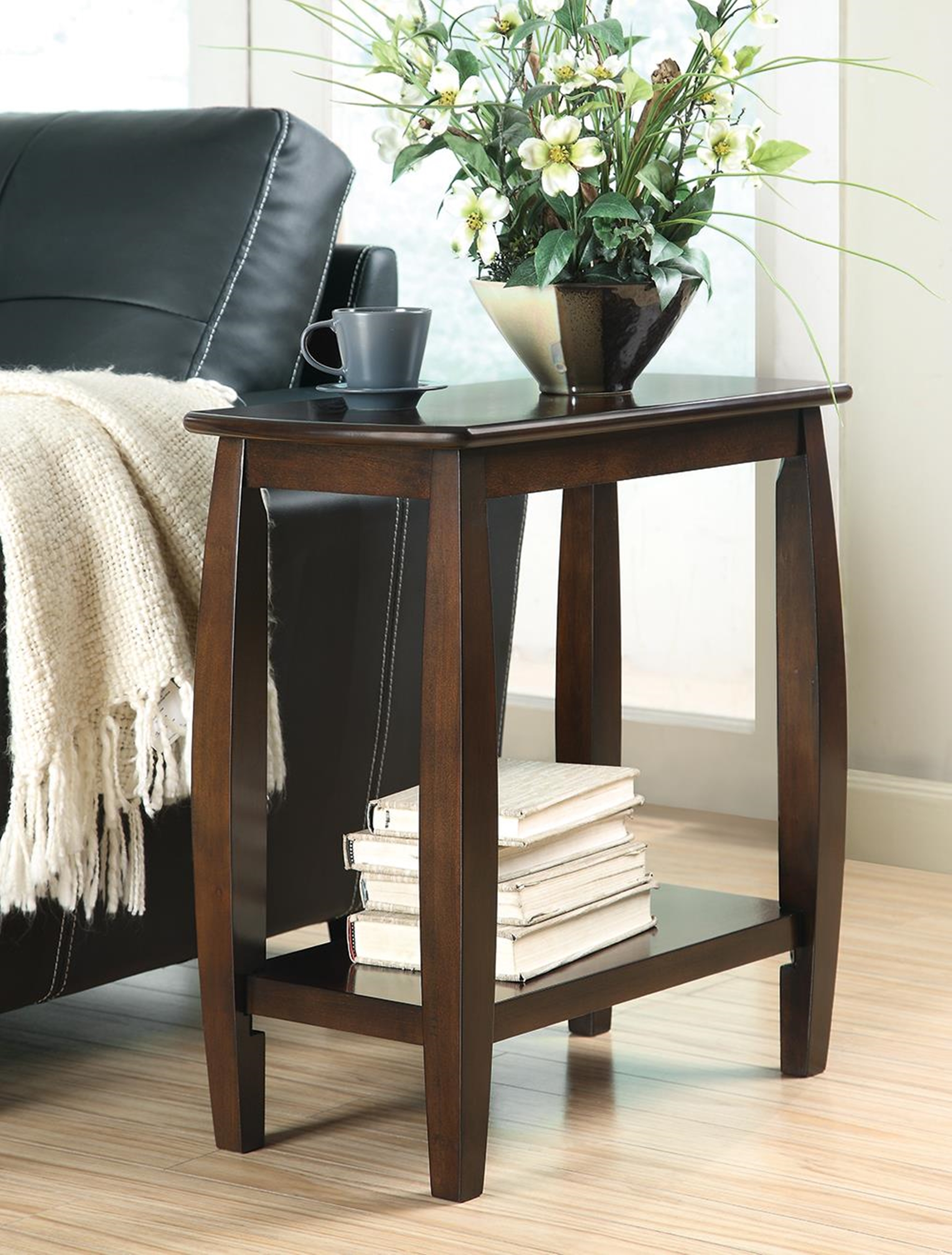 Casual Capp. Accent Table