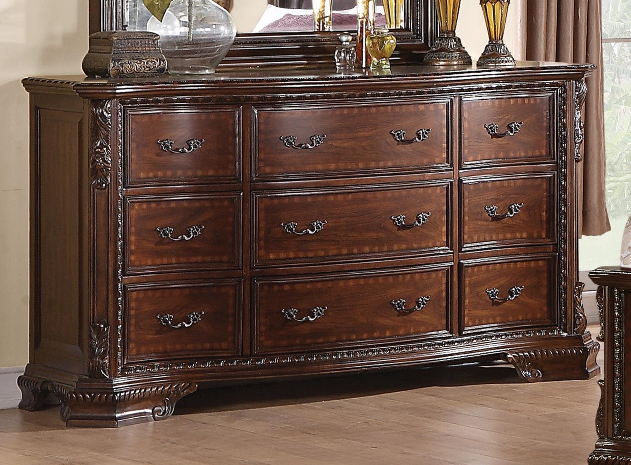 Maddison Traditional Nine-Drawer Dresser - Click Image to Close