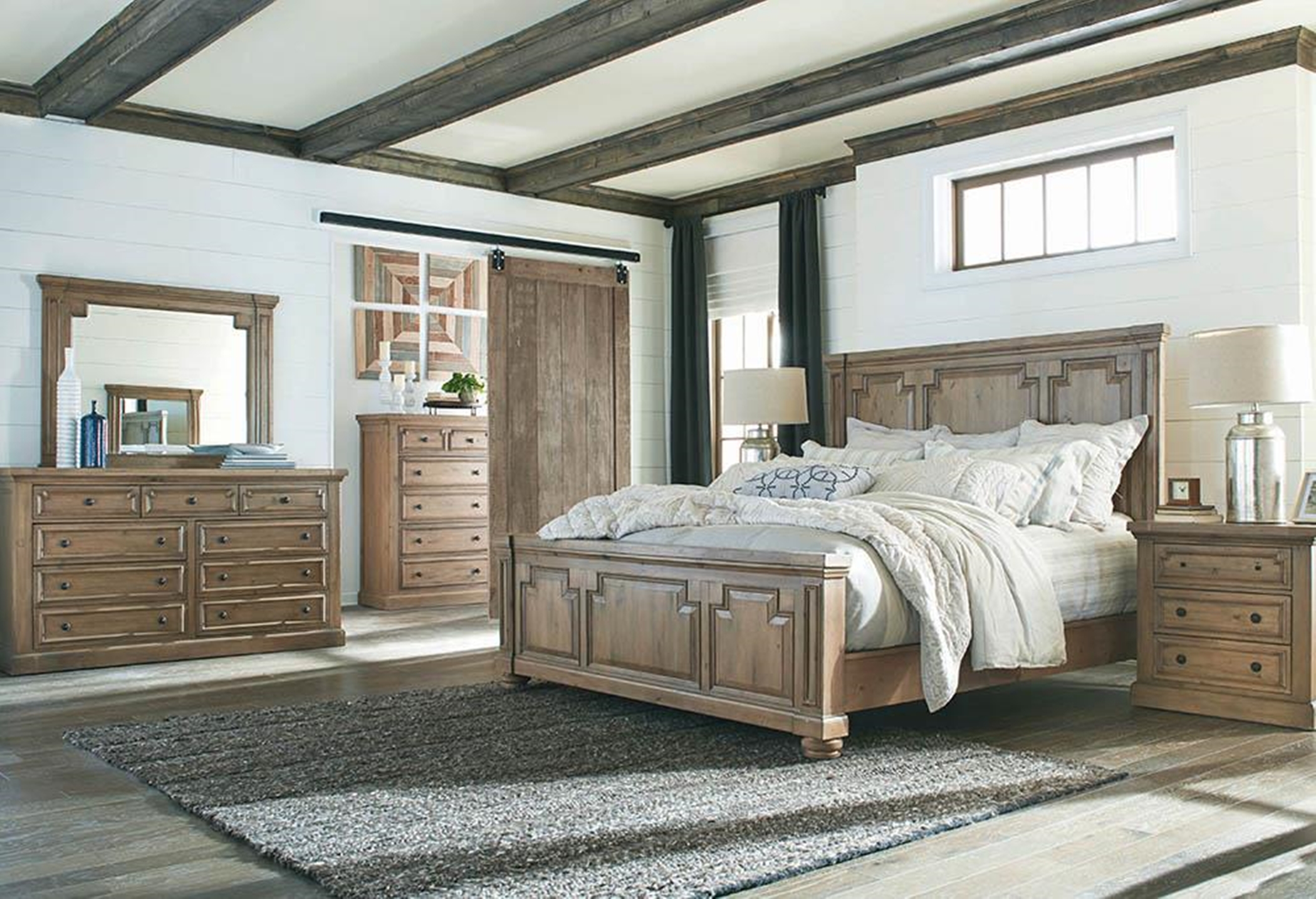 Florence Traditional Rustic Smoke E. King Bed - Click Image to Close