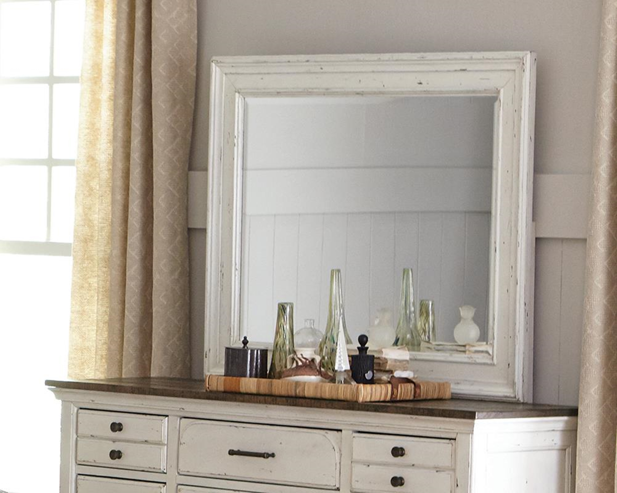 Traditional Vintage White Mirror - Click Image to Close
