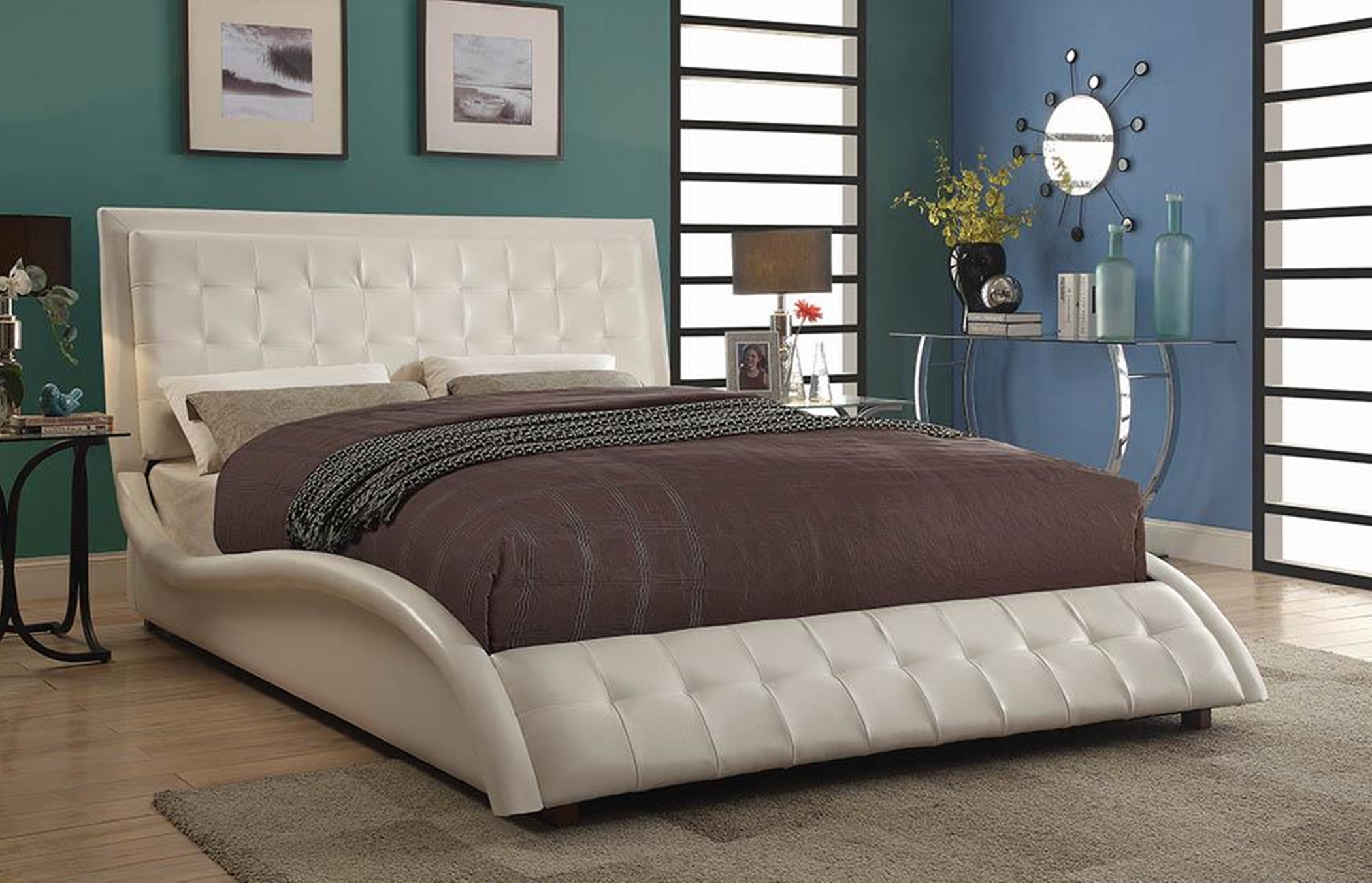 Tully White Upholstered E. King Bed - Click Image to Close