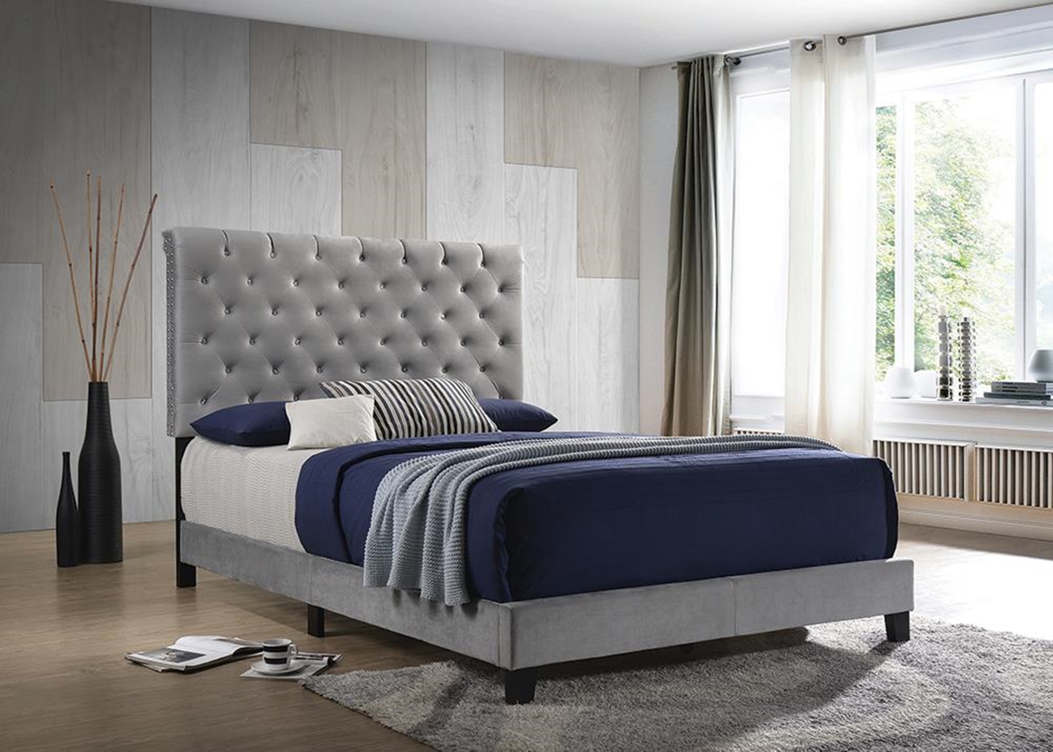 Warner Queen Bed - Click Image to Close