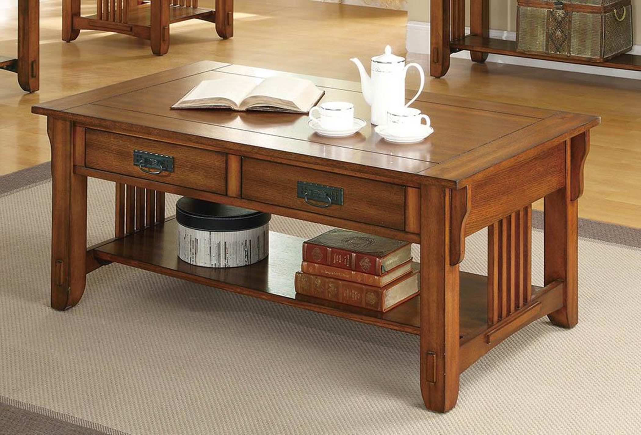 Occasional Traditional Oak Coffee Table - Click Image to Close