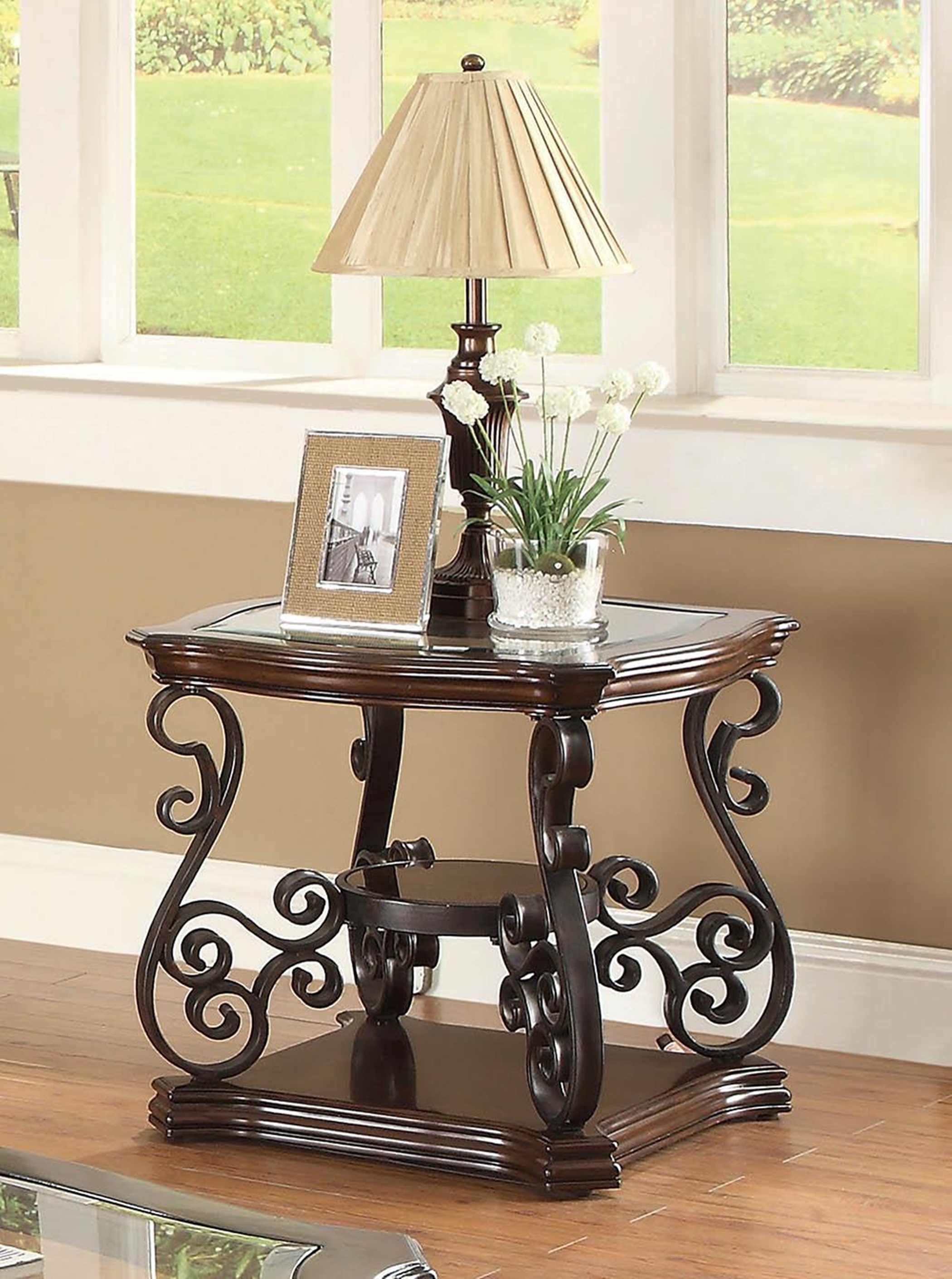 Occasional Traditional Dark Brown End Table - Click Image to Close
