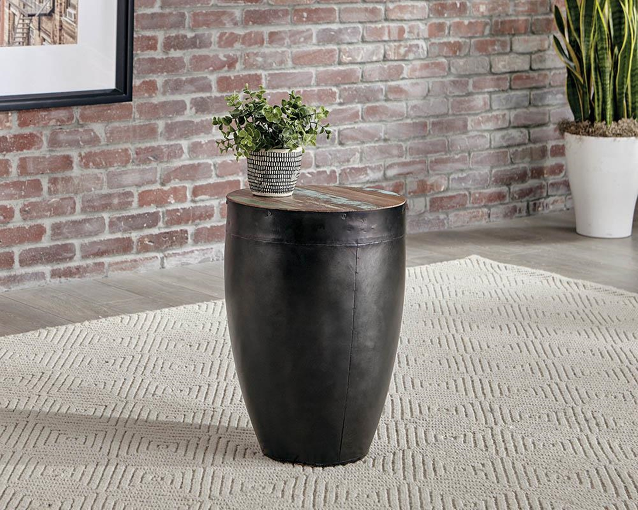 Industrial Round Black Iron End Table - Click Image to Close