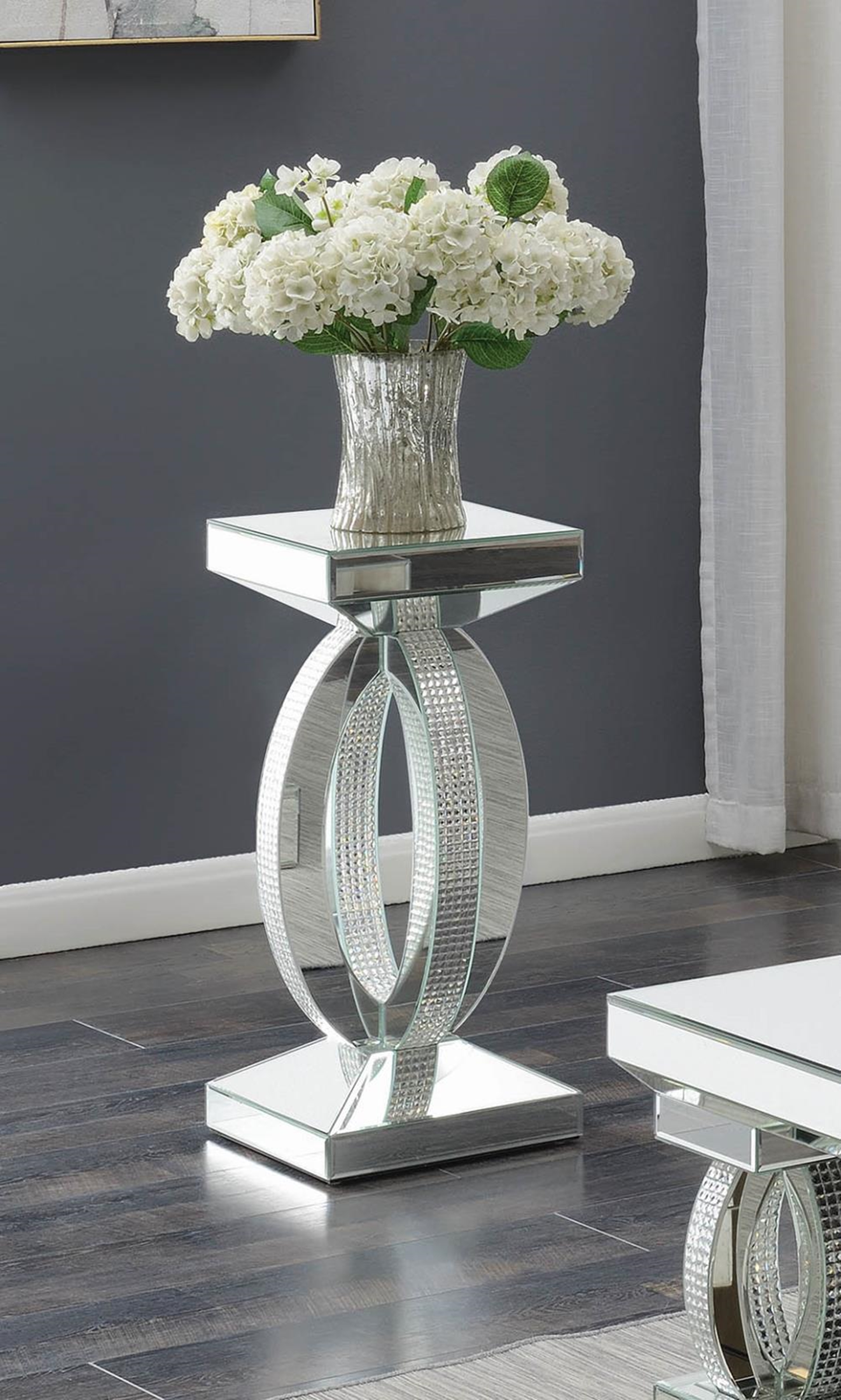 Contemporary Silver Mirrored Side Table - Click Image to Close