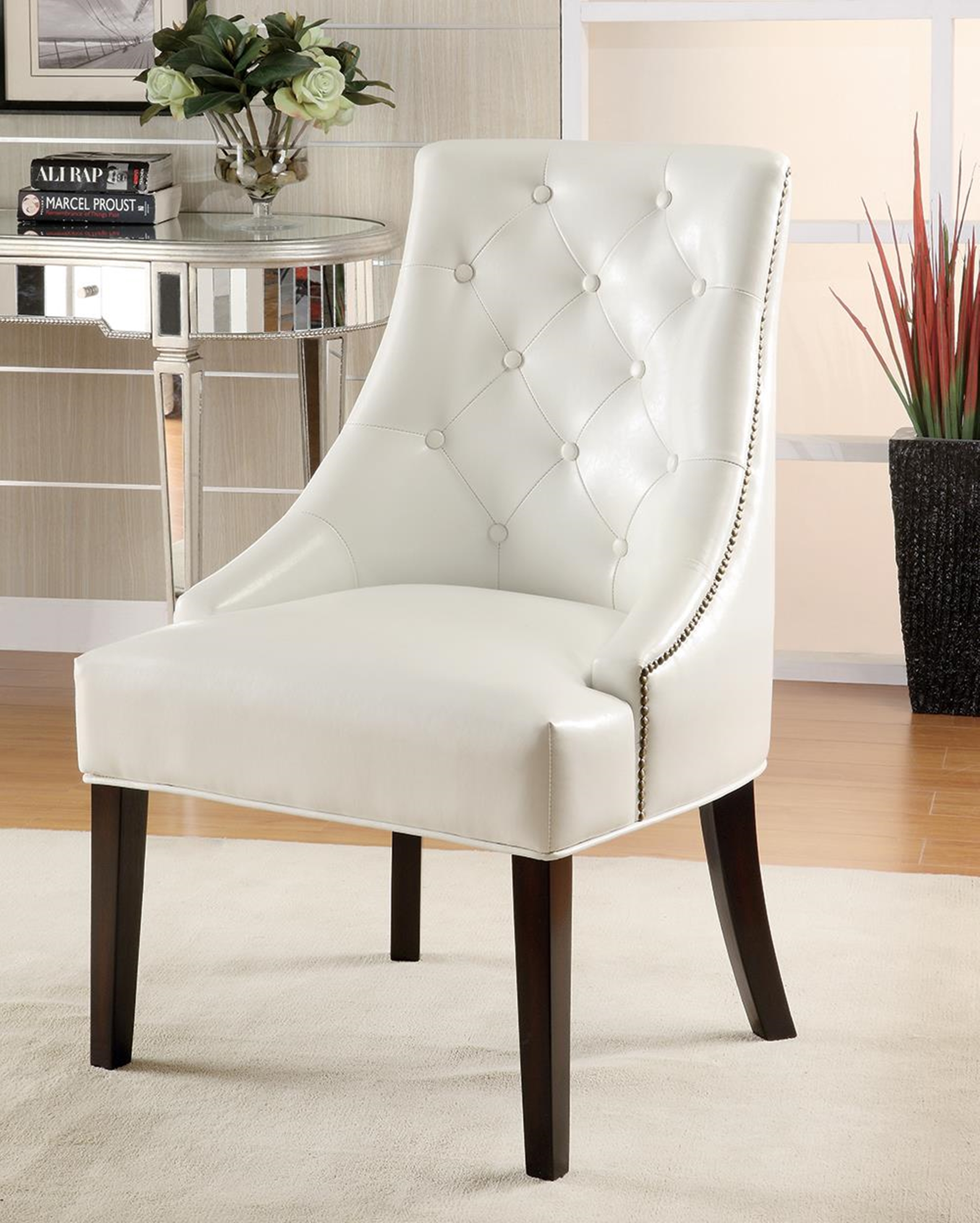 Casual White Accent Lounge Chair - Click Image to Close