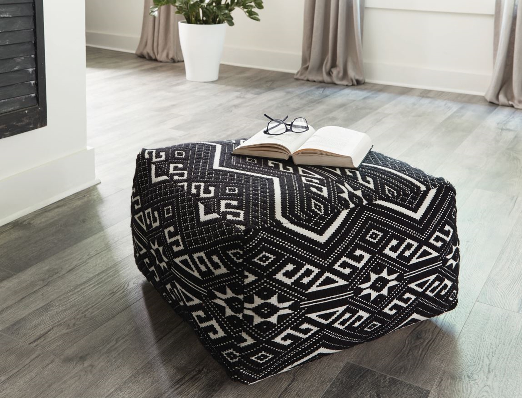 990995 - Accent Stool - Click Image to Close